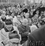 Lata 60., Oświęcim, Polska.
Uroczystości rocznicowe w byłym obozie koncentracyjnym.
Fot. Irena Jarosińska, zbiory Ośrodka KARTA