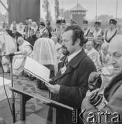 Lata 60., Oświęcim, Polska.
Uroczystości rocznicowe w byłym obozie koncentracyjnym.
Fot. Irena Jarosińska, zbiory Ośrodka KARTA