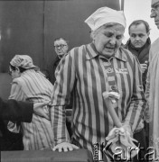 Lata 60., Oświęcim, Polska.
Uroczystości rocznicowe w byłym obozie koncentracyjnym.
Fot. Irena Jarosińska, zbiory Ośrodka KARTA
