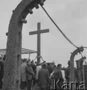 Lata 60., Oświęcim, Polska.
Uroczystości rocznicowe w byłym obozie koncentracyjnym.
Fot. Irena Jarosińska, zbiory Ośrodka KARTA