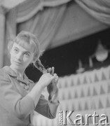 1969, Warszawa, Polska.
Aktorka Maria Ciesielska w Łazienkach Królewskich.
Fot. Irena Jarosińska, zbiory Ośrodka KARTA