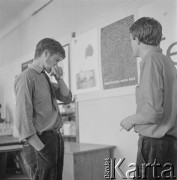 1967, Warszawa, Polska.
Uczniowie profesora Józefa Mroszczaka (przedstawiciela tzw. polskiej szkoły plakatu).
Fot. Irena Jarosińska, zbiory Ośrodka KARTA