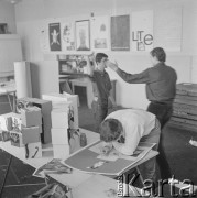1967, Warszawa, Polska.
Uczniowie profesora Józefa Mroszczaka (przedstawiciela tzw. polskiej szkoły plakatu).
Fot. Irena Jarosińska, zbiory Ośrodka KARTA