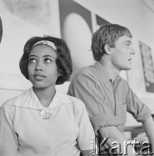 1967, Warszawa, Polska.
Uczniowie profesora Józefa Mroszczaka (przedstawiciela tzw. polskiej szkoły plakatu).
Fot. Irena Jarosińska, zbiory Ośrodka KARTA