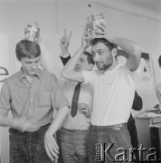 1967, Warszawa, Polska.
Uczniowie profesora Józefa Mroszczaka (przedstawiciela tzw. polskiej szkoły plakatu).
Fot. Irena Jarosińska, zbiory Ośrodka KARTA