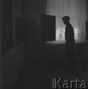 Marzec-kwiecień 1961, Warszawa, Polska.
Wystawa malarstwa Barbary Pniewskiej w Galerii Krzywe Koło.
Fot. Irena Jarosińska, zbiory Ośrodka KARTA