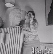 1962, Olsztyn, Polska.
Żona malarza Andrzeja Samulowskiego.
Fot. Irena Jarosińska, zbiory Ośrodka KARTA