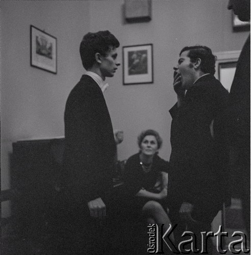 7–25.10.1970, Warszawa, Polska. 
VIII Międzynarodowy Konkurs Pianistyczny im. Fryderyka Chopina. Nz. Janusz Olejniczak (z lewej, VI nagroda) i Eugen Indjic (IV nagroda).
Fot. Irena Jarosińska, zbiory Ośrodka KARTA