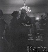 7–25.10.1970, Warszawa, Polska. 
VIII Międzynarodowy Konkurs Pianistyczny im. Fryderyka Chopina. Rozmowy w kuluarach Filharmonii Narodowej, po lewej Tatiana Nikołajewa.
Fot. Irena Jarosińska, zbiory Ośrodka KARTA