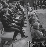 7–25.10.1970, Warszawa, Polska. 
VIII Międzynarodowy Konkurs Pianistyczny im. Fryderyka Chopina. Finaliści konkursu, m.in.: Marek Drewnowski (1. z lewej),  Janusz Olejniczak (2. z lewej), Piotr Paleczny (3. z lewej), Garrick Ohlsson (6. z lewej), Eugen Indjic (7. z lewej).
Fot. Irena Jarosińska, zbiory Ośrodka KARTA