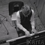 7–25.10.1970, Warszawa, Polska. 
Pianista Piotr Paleczny, laureat III nagrody VIII Międzynarodowego Konkursu Pianistycznego im. Fryderyka Chopina.
Fot. Irena Jarosińska, zbiory Ośrodka KARTA