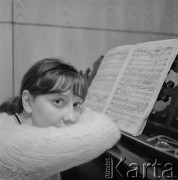 7–25.10.1970, Warszawa, Polska. 
Irina Smolina - uczennica moskiewskiego konserwatorium, uczestniczka VIII Międzynarodowego Konkursu Pianistycznego im. Fryderyka Chopina.
Fot. Irena Jarosińska, zbiory Ośrodka KARTA