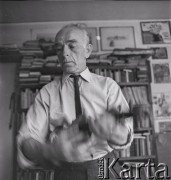 1976, Konstancin koło Warszawy, Polska.
Prozaik, malarz, grafik Leopold Buczkowski w swoim domu.
Fot. Irena Jarosińska, zbiory Ośrodka KARTA