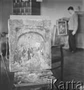 1972, Polska.
Malarz Rafał Chwoles i jego obrazy.
Fot. Irena Jarosińska, zbiory Ośrodka KARTA