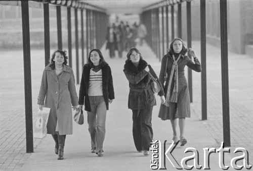 Lata 70.-80., Lublin, Polska.
Studentki. 
Fot. Irena Jarosińska, zbiory Ośrodka KARTA