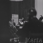1965, Warszawa, Polska.
Międzynarodowy Festiwal Muzyki Współczesnej „Warszawska Jesień”. Muzycy w Filharmonii Narodowej.
Fot. Irena Jarosińska, zbiory Ośrodka KARTA