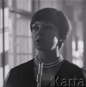 1978., Warszawa, Polska.
Flecistka Elżbieta Gajewska-Gadzina w Pałacu Ostrogskich.
Fot. Irena Jarosińska, zbiory Ośrodka KARTA