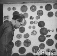 1975, Polska.
Rzeźbiarz Bronisław Chromy.
Fot. Irena Jarosińska, zbiory Ośrodka KARTA