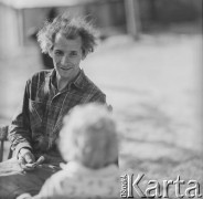 1975, Zakopane, Polska.
Rzeźbiarz ludowy Antoni Rząsa.
Fot. Irena Jarosińska, zbiory Ośrodka KARTA