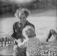 1975, Zakopane, Polska.
Rzeźbiarz ludowy Antoni Rząsa.
Fot. Irena Jarosińska, zbiory Ośrodka KARTA