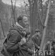 Lata 70., Pieskowa Skała, Ojcowski Park Narodowy, Polska.
Botanicy w okolicach Pieskowej Skały.
Fot. Irena Jarosińska, zbiory Ośrodka KARTA