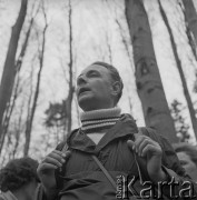 Lata 70., Pieskowa Skała, Ojcowski Park Narodowy, Polska.
Botanicy w okolicach Pieskowej Skały.
Fot. Irena Jarosińska, zbiory Ośrodka KARTA