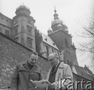 Lata 70., Kraków, Polska.
Woźny przy Wawelu.
Fot. Irena Jarosińska, zbiory Ośrodka KARTA
