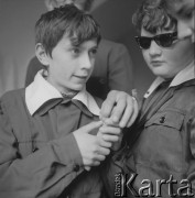 Lata 70., Kraków, Polska.
Niewidome dzieci w Muzeum Etonograficznym.
Fot. Irena Jarosińska, zbiory Ośrodka KARTA