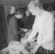 Lata 70., Polska.
Pracownia Grzegorza Piecucha (?).
Fot. Irena Jarosińska, zbiory Ośrodka KARTA