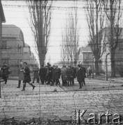 8.11.1970, Oświęcim, Polska.
Wizyta wicekanclerza i ministra spraw zagranicznych RFN Waltera Scheela w byłym obozie koncentracyjnym. 
Fot. Irena Jarosińska, zbiory Ośrodka KARTA