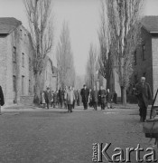 8.11.1970, Oświęcim, Polska.
Wizyta wicekanclerza i ministra spraw zagranicznych RFN Waltera Scheela w byłym obozie koncentracyjnym. 
Fot. Irena Jarosińska, zbiory Ośrodka KARTA