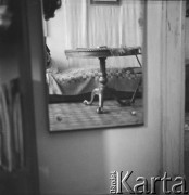 Lata 60., Warszawa, Polska.
Pracownia-mieszkanie artysty Henryka Stażewskiego.
Fot. Irena Jarosińska, zbiory Ośrodka KARTA