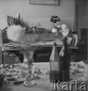 Lata 60., Warszawa, Polska.
Pracownia-mieszkanie artysty Henryka Stażewskiego.
Fot. Irena Jarosińska, zbiory Ośrodka KARTA