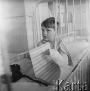 Lata 60., Warszawa, Polska.
Szpital Dziecięcy im. prof. dr. med. Jana Bogdanowicza przy ul. Niekłańskiej.
Fot. Irena Jarosińska, zbiory Ośrodka KARTA