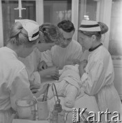 Lata 60., Warszawa, Polska.
Szpital Dziecięcy im. prof. dr. med. Jana Bogdanowicza przy ul. Niekłańskiej.
Fot. Irena Jarosińska, zbiory Ośrodka KARTA