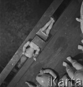 Lata 50.-60., Warszawa, Polska.
Klinika lalek.
Fot. Irena Jarosińska, zbiory Ośrodka KARTA