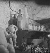 Lata 50.-60., Warszawa, Polska.
Klinika lalek.
Fot. Irena Jarosińska, zbiory Ośrodka KARTA