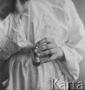 1958, Warszawa, Polska.
Pracownia wirusologiczna Państwowego Zakładu Higieny, miejsce wytwarzania szczepionki na polio (choroba Heinego-Medina).
Fot. Irena Jarosińska, zbiory Ośrodka KARTA