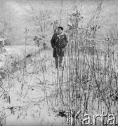 Lata 60., Warszawa, Polska.
Stanisław Pieniążek - mąż Ireny Jarosińskiej, w czasie spaceru.
Fot. Irena Jarosińska, zbiory Ośrodka KARTA