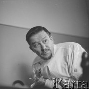 Lata 60.-70., Gdańsk, Polska.
Instytut Medycyny Morskiej w Gdańsku. Nz. pracownik Instytutu.
Fot. Irena Jarosińska, zbiory Ośrodka KARTA