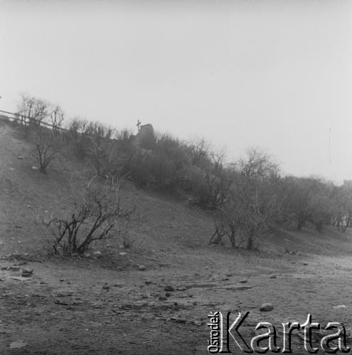 Lata 60.-70., Warszawa, Polska.
Skarpa w okolicach Wybrzeża Gdańskiego.
Fot. Irena Jarosińska, zbiory Ośrodka KARTA