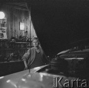 Lata 60.-70., Bydgoszcz, Polska.
Warsztat samochodowy.
Fot. Irena Jarosińska, zbiory Ośrodka KARTA
