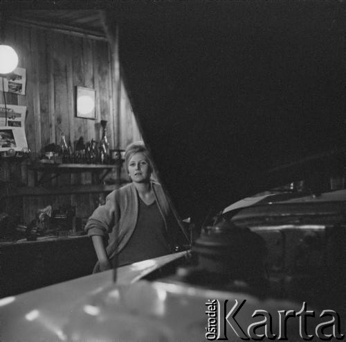 Lata 60.-70., Bydgoszcz, Polska.
Warsztat samochodowy.
Fot. Irena Jarosińska, zbiory Ośrodka KARTA