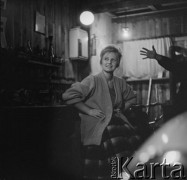 Lata 60.-70., Bydgoszcz, Polska.
Warsztat samochodowy.
Fot. Irena Jarosińska, zbiory Ośrodka KARTA