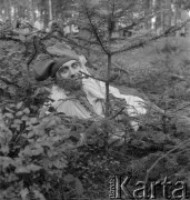 1958, Miedziana Góra, Polska.
Z okazji 400 rocznicy założenia Poczty Polskiej, trasą Kielce-Wrocław przejechał zabytkowy dyliżans pocztowy. Nz. inscenizacja napadu na pocztę. 
Fot. Irena Jarosińska, zbiory Ośrodka KARTA