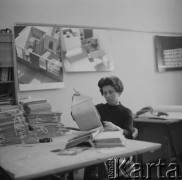 Lata 50.-60., Warszawa, Polska. 
Architektka Maria Piechotka w biurze projektowym.
Fot. Irena Jarosińska, zbiory Ośrodka KARTA