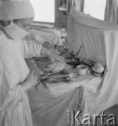 1957, Zakopane, Polska.
Resekcja tkanki płucnej u pacjenta chorego na gruźlicę.
Fot. Irena Jarosińska, zbiory Ośrodka KARTA