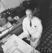 Lata 50.-60., Polska.
Mikrobiolog, stypendysta Fundacji Rockefellera.
Fot. Irena Jarosińska, zbiory Ośrodka KARTA