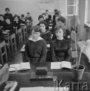 Lata 50.-60., Bartoszyce, Polska.
II Liceum Pedagogiczne, klasa z ukraińskim językiem nauczania. 
Fot. Irena Jarosińska, zbiory Ośrodka KARTA