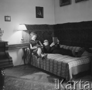 Lata 50., Polska.
Kompozytor Stanisław Skrowaczewski z córką.
Fot. Irena Jarosińska, zbiory Ośrodka KARTA